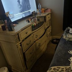 Vintage Dresser For DIY