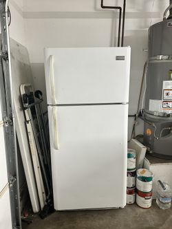 Fridgidaire Refrigerator $175