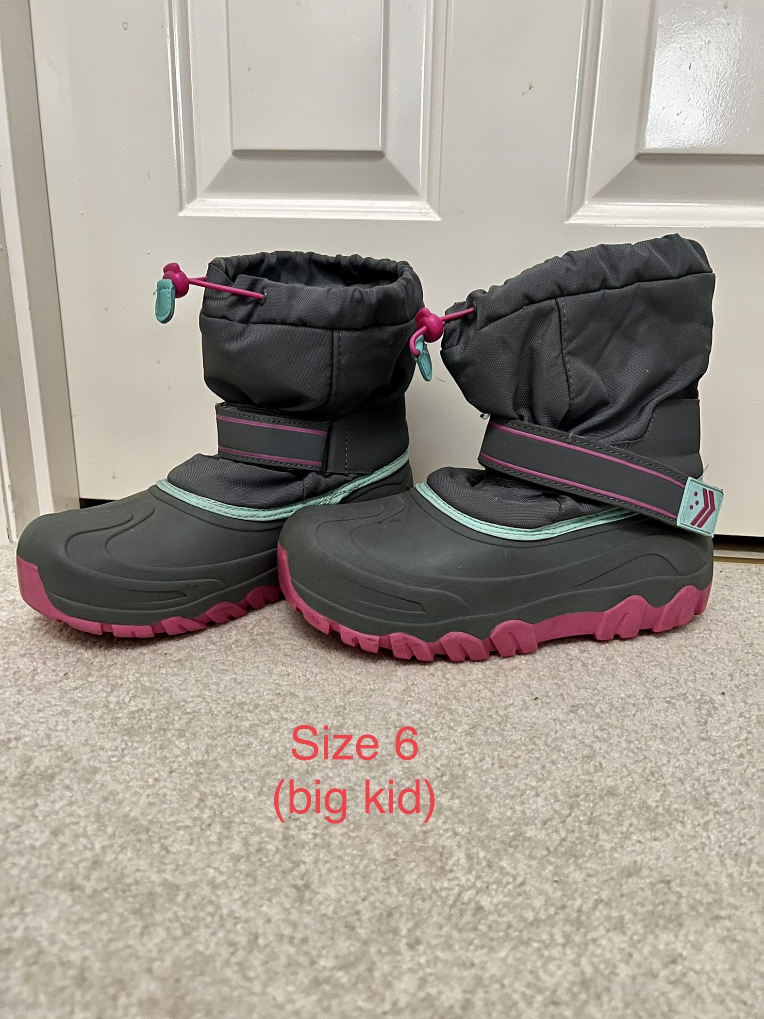 Snow Boots, Kid’s Size 6 (Big Kids)