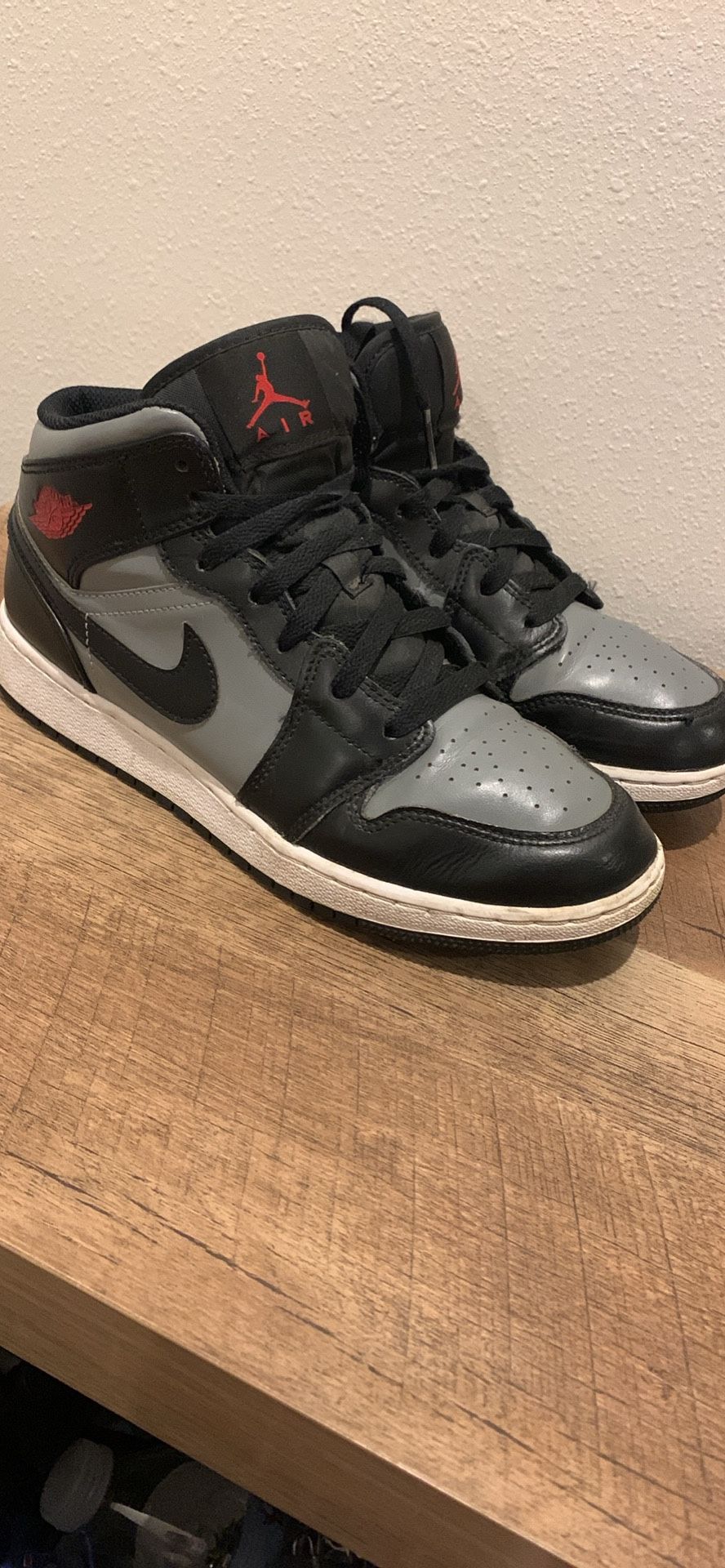 Jordan Mid 1s