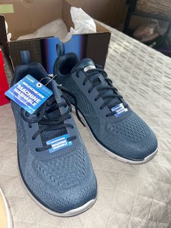 Size 8 Skechers shoes