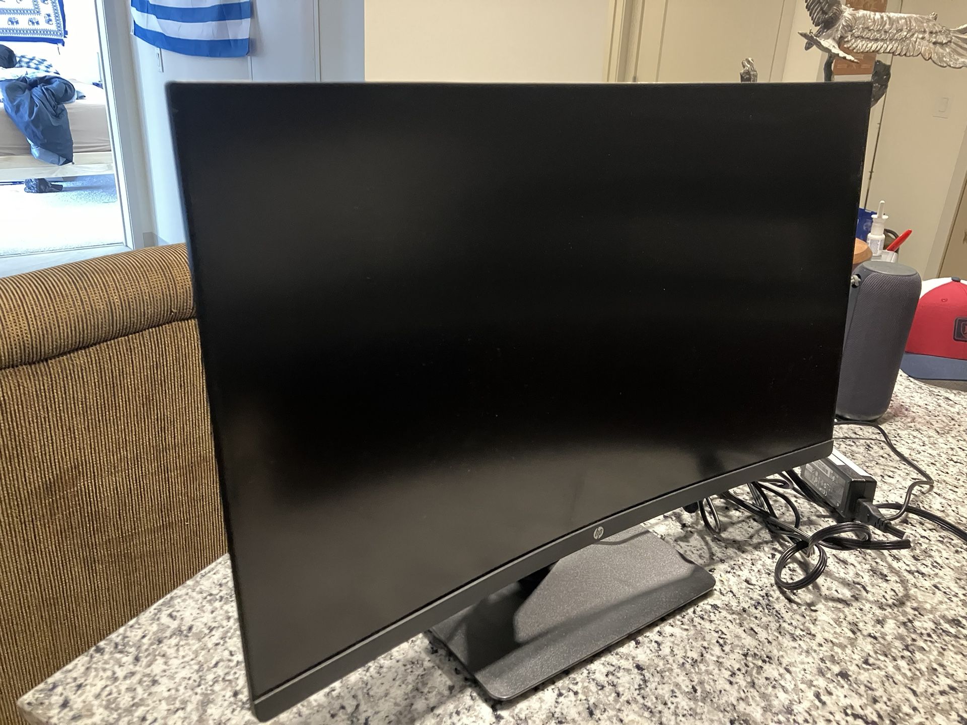 HP 27b Curved Monitor