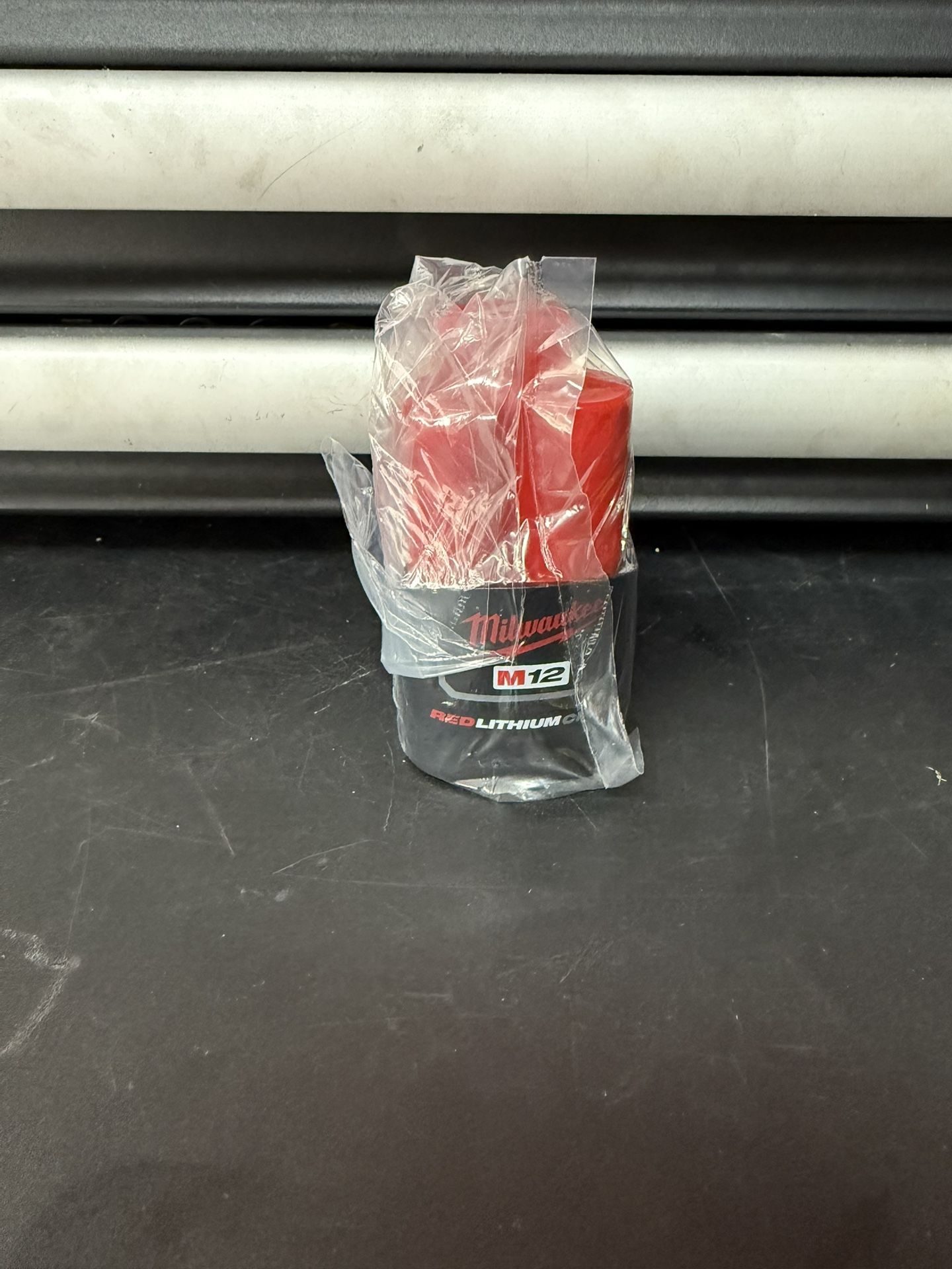 MILWAUKEE M12 12-Volt Lithium-Ion 2.0 Ah Compact Battery Pack