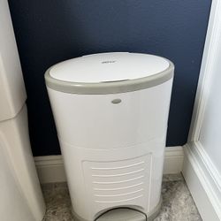 Dekor Classic Hands-Free Diaper Pail 