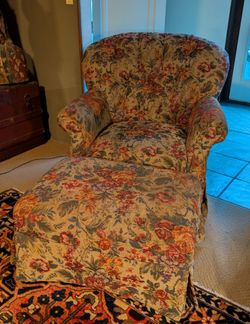 Button tufted floral chair with matching ottoman
