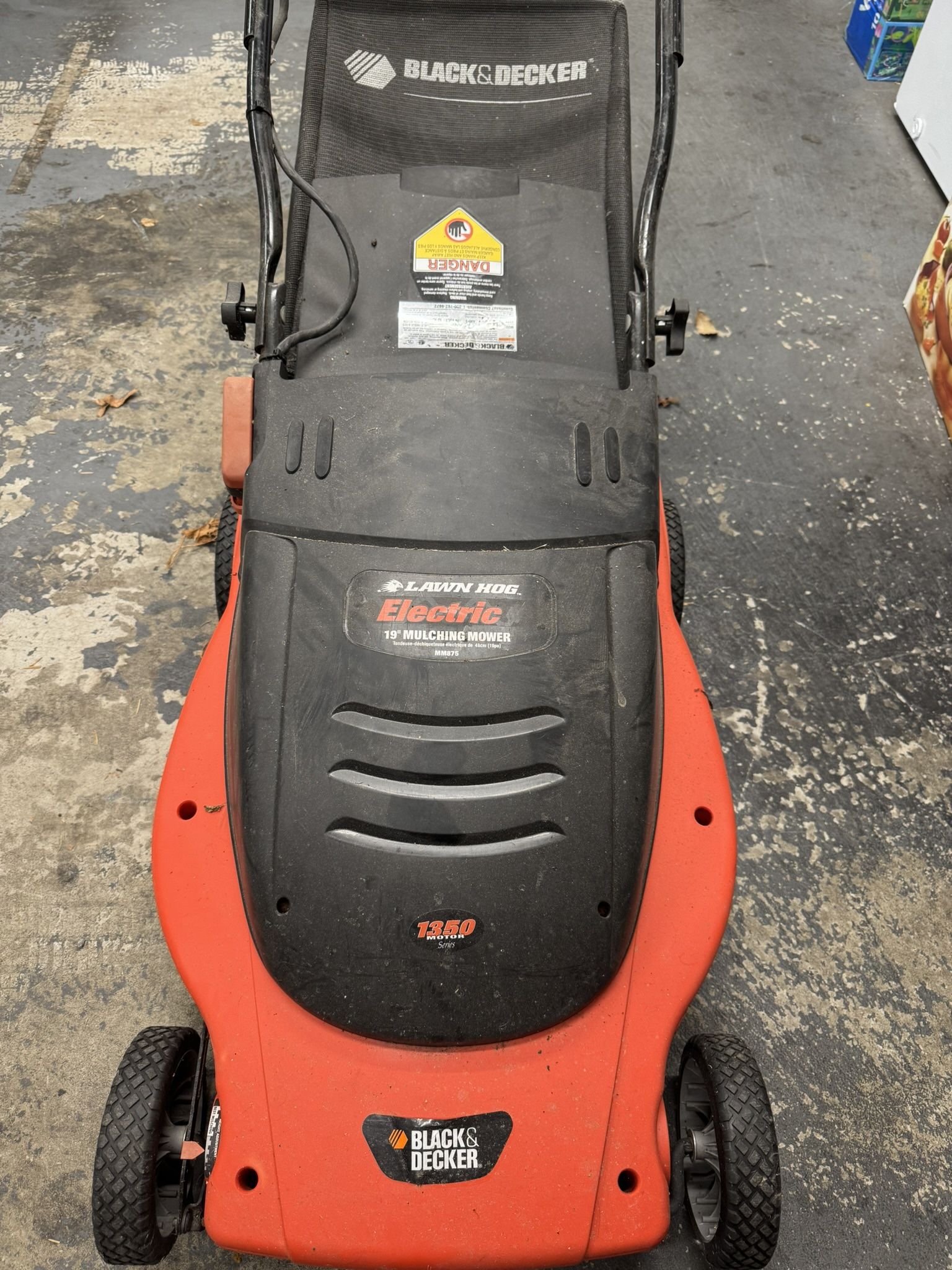 Black & Decker Lawn Hog electric mulching mower - model MM875