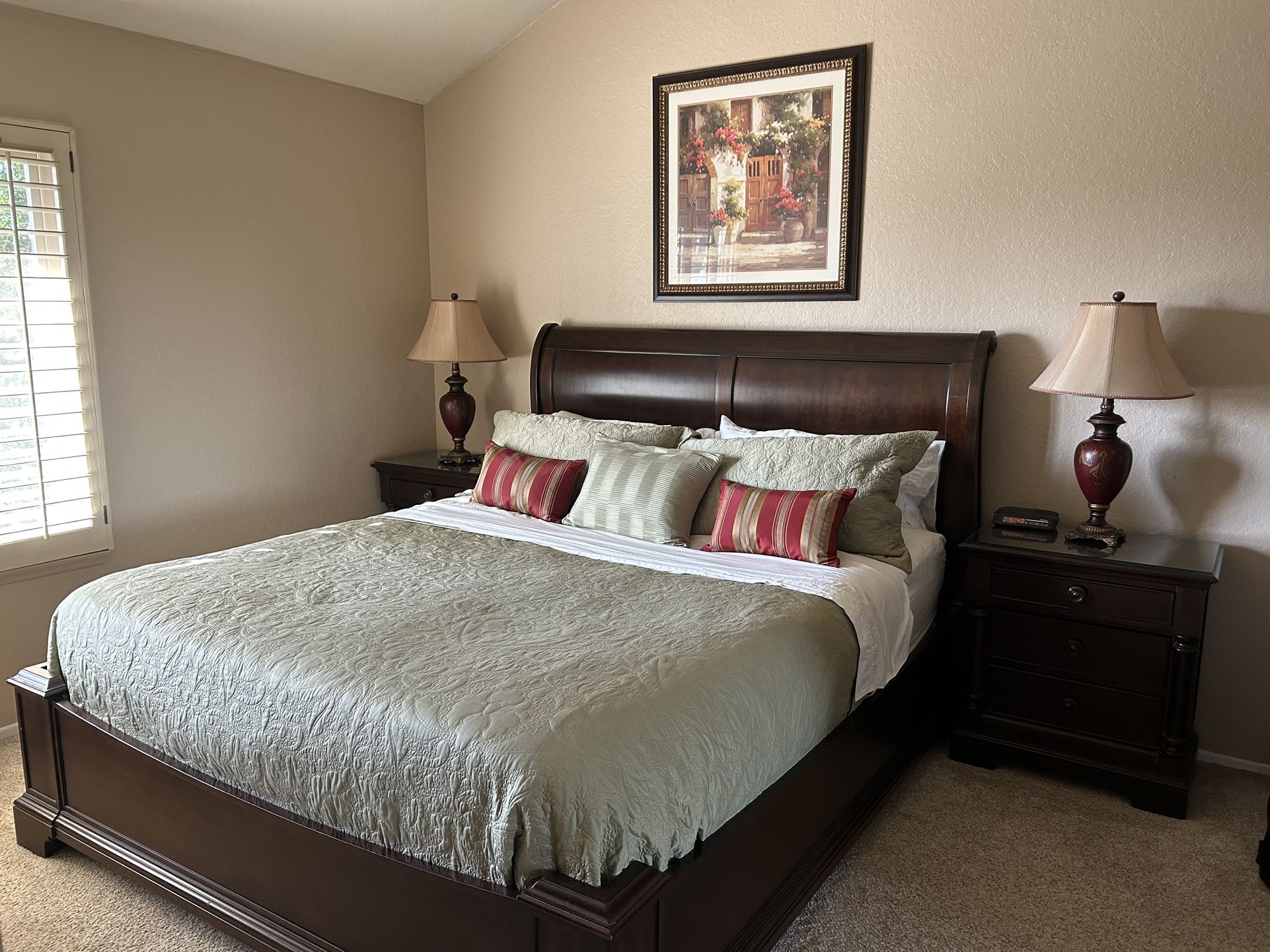 Cal king Bedroom Furniture Set