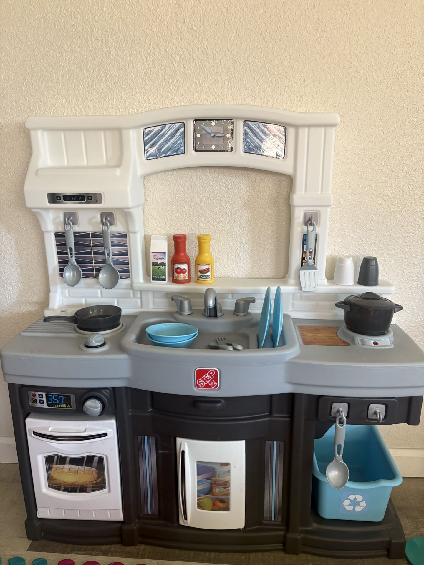 Children’s Play Kitchen