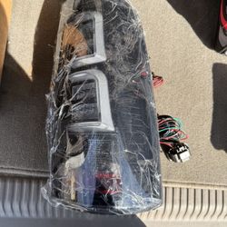 Brand New In Box Both Taillights 99-06 Gm Silverado And Sierra