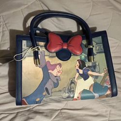 Loungefly Snow White And The Seven Dwarfs Crossbody Bag