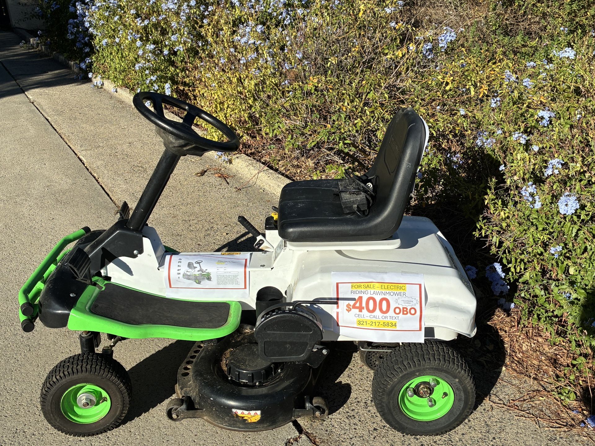 Electric Riding Lawnmower 