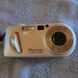  Cyber-shot DSC-P8 digital camera. 