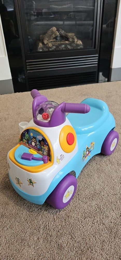 Fisher-Price Little People Blue Move N Groove Ride-on with Lights and Sounds
