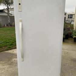 13.7 Cu.Ft. Free-Frost Upright