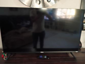 Hisense Roku 4K TV 40' Flat Screen LED TV with Remote