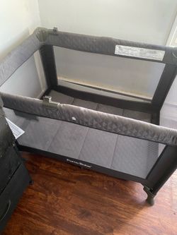 Crib/Bassinet for baby