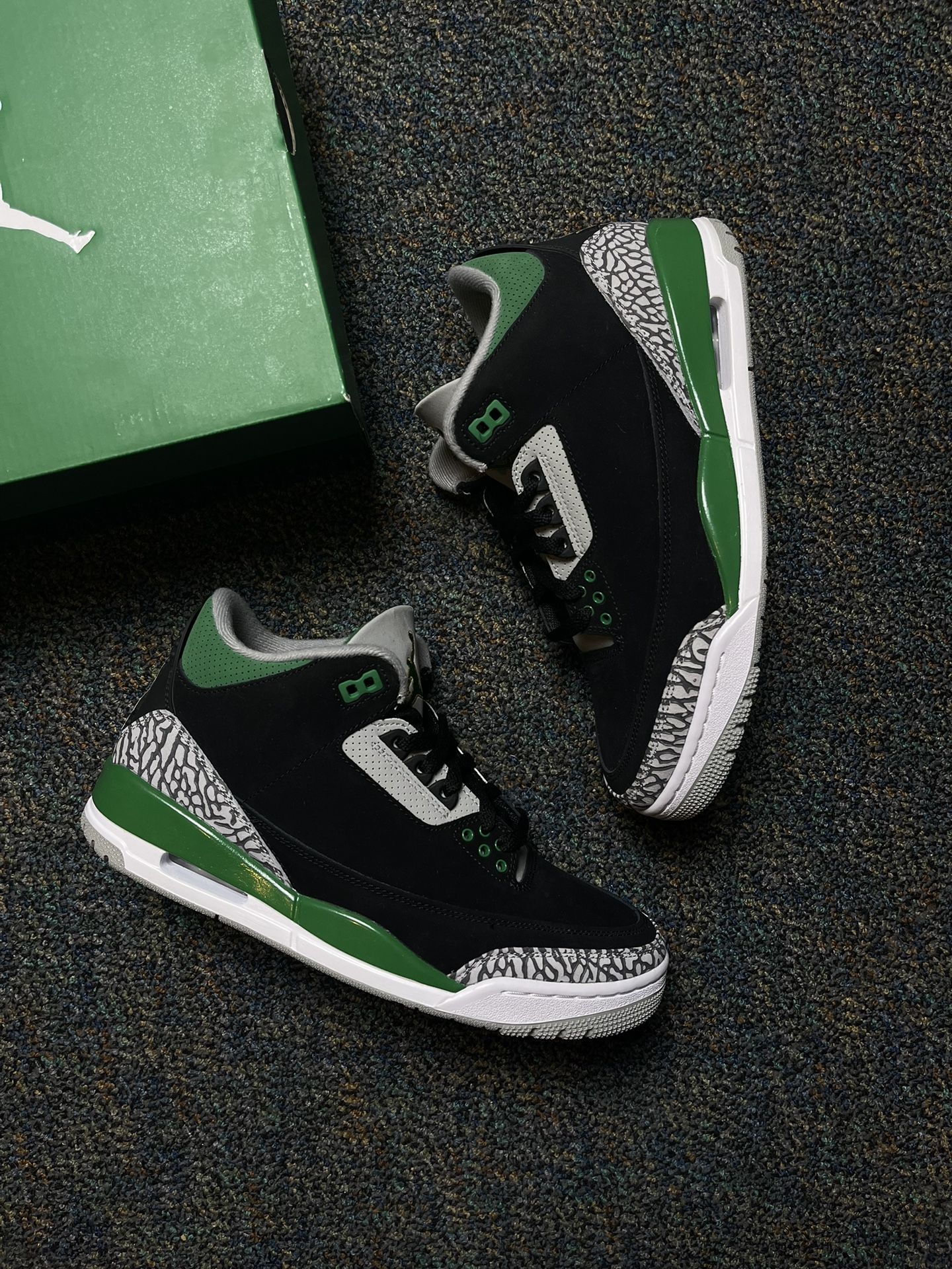 JORDAN RETRO 3 ‘PINE GREEN’ SIZE 8.5