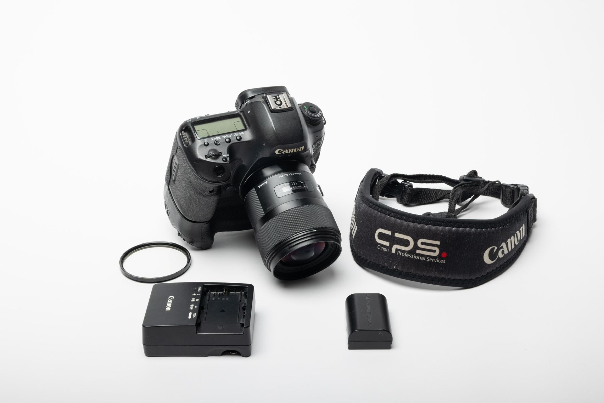 PRICE DROP. 5DS R 50 Megapixel Camera And Sigma 35 1.4 Art Lens