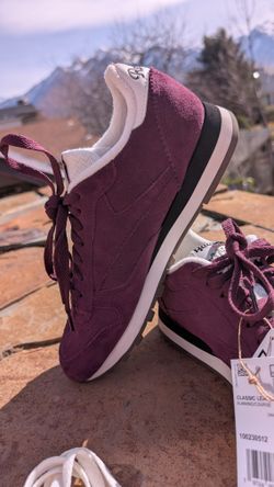 Unisex Men's size 7, Women's Size 8.5 Reebok Purple Shoes Like New