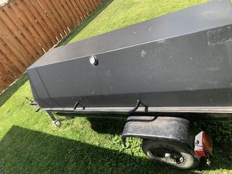 Tow Behind Bbq Grill w /accessories 