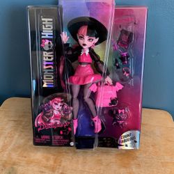 MONSTER HIGH DRACULAURA DOLL AND ACCESSORIES 