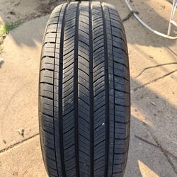 Single Tire MICHELIN PRIMACY A/S 225/55R19 103H. Has one Patch