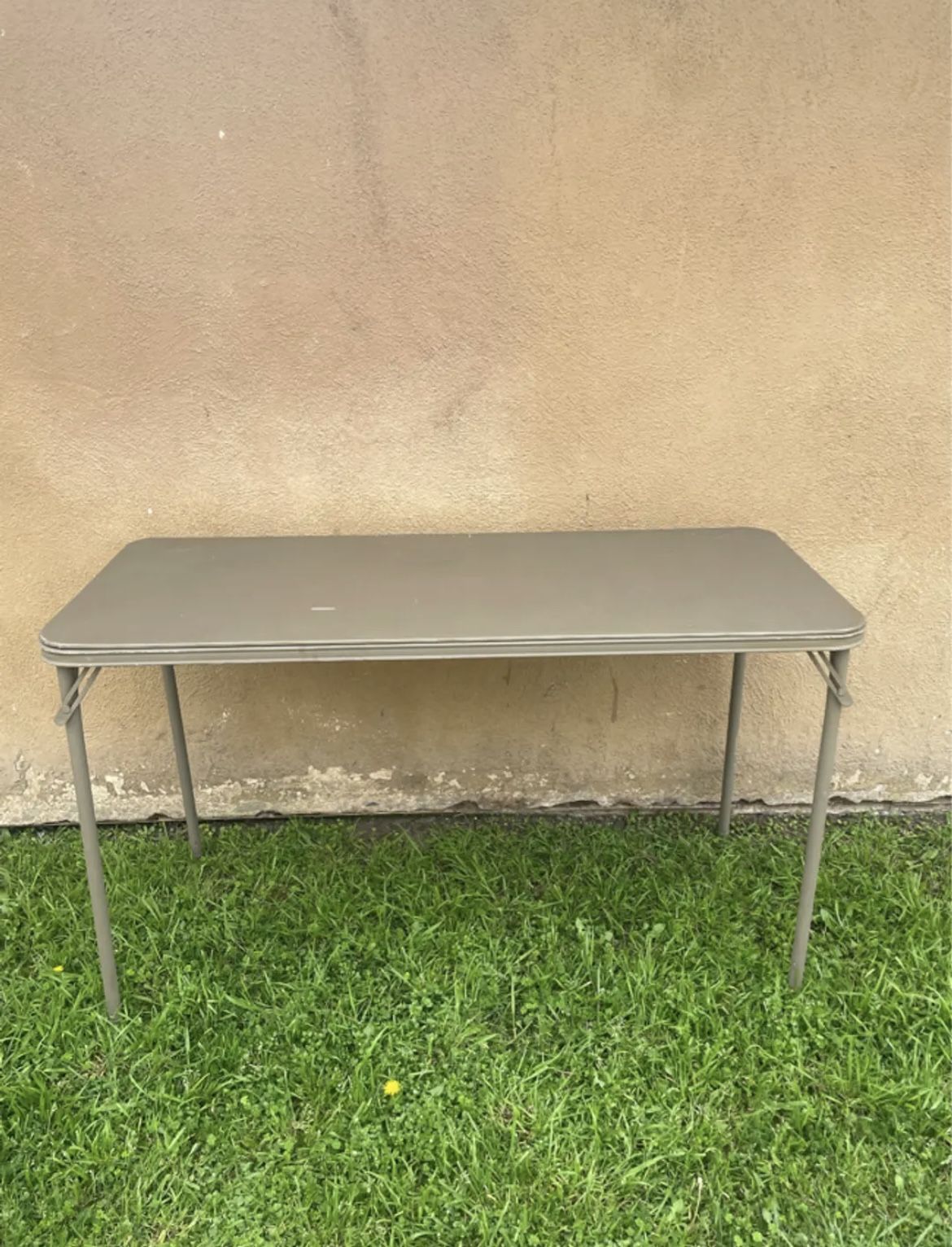 folding table