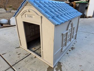 Suncast Dog House