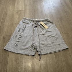 Essentials Shorts 