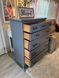 ✨✨VERY NICE GRAY TALL SOLID WOOD 5 DRAWER DRESSER BY STERLING HOUSE✨✨