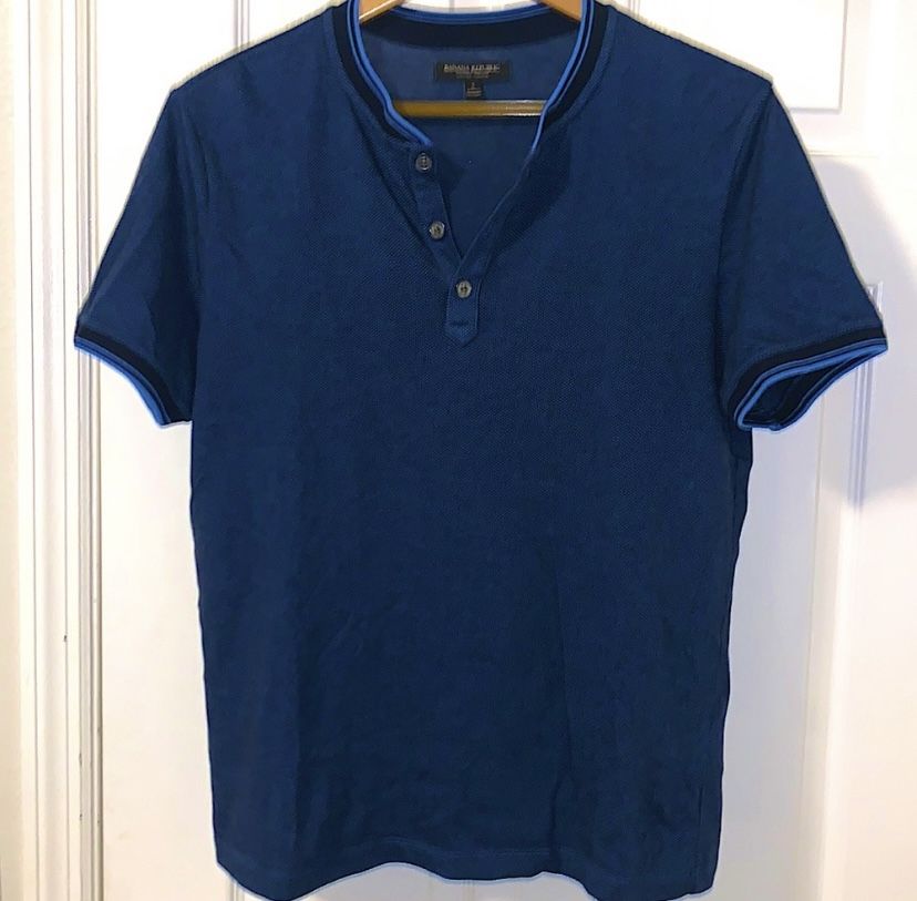 Banana Republic V Neck Shirt