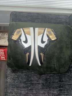 Jordan 1 Gold Toes Size 11