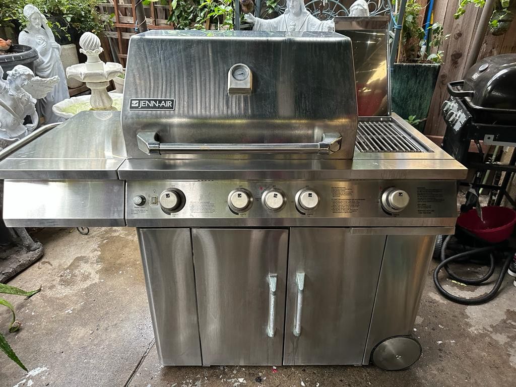 JennAir Stainless Steel 3Burner Natural Gas Grill With Side Burner