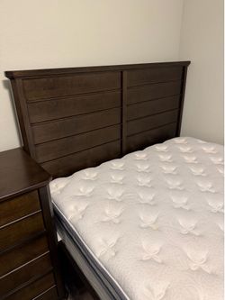 Like New Bedroom Furniture With Mattress