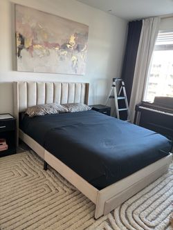 Queen Bed with Storage - and new Lucid Mattress with Cover