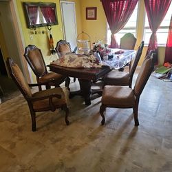 Kitchen Table /8 Chairs 