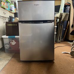 Mini fridge - Whirlpool 