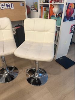 2 white chairs kitchen / bar stool