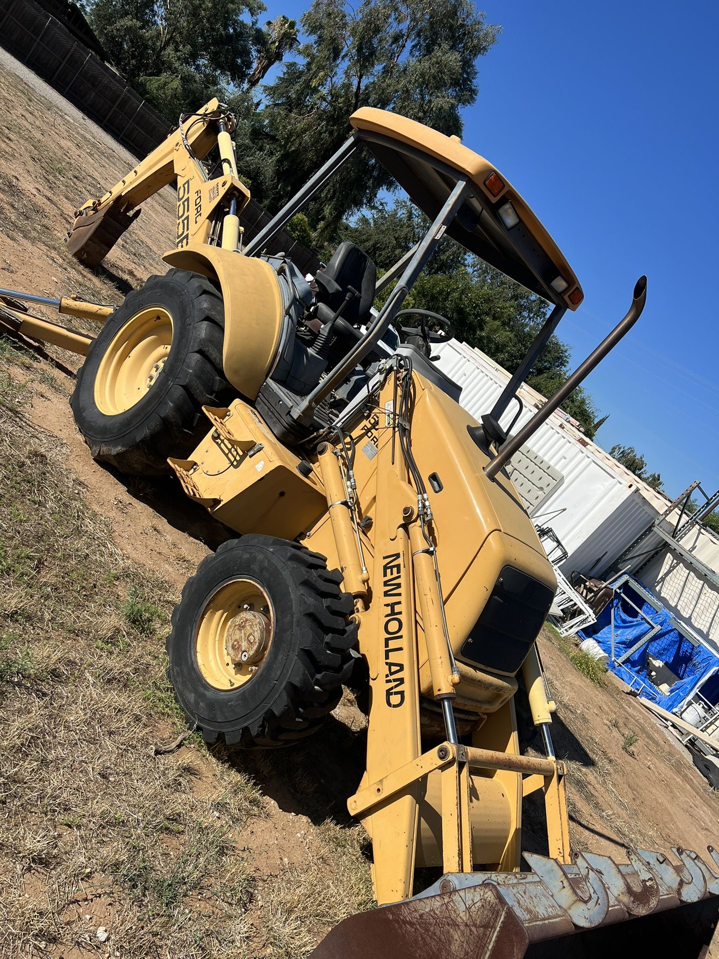 New Holland Ford 555E 4X4 Extendahoe Backhoe for Sale in Oak Glen, CA OfferUp