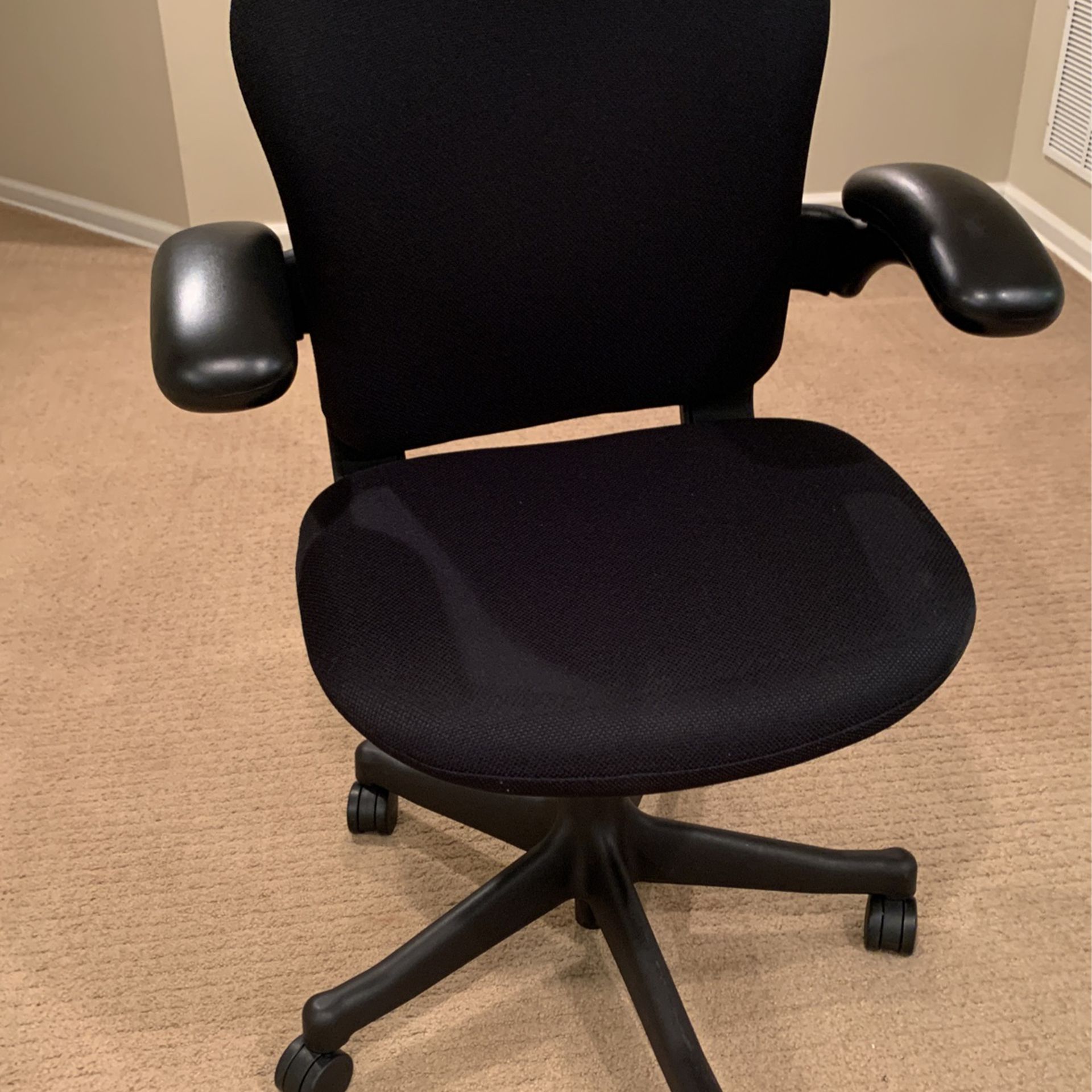 Black Cushioned And Adjustable Desk Chair With Leather Arms And Adjustable Levers