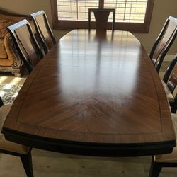 8 Seat Dinning Table