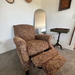Antique Style Recliner 
