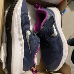 Girls Nike.  New In Box.  Size 12c