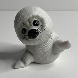 VTG Enesco Morehead Endangered Young'uns Figurine White Gray Seal Figurine 1984