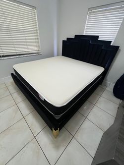 Queen bed 