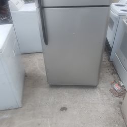 Frigidaire Stove And Refrigerator