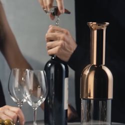 ETO 750 wine decanter in copper: mirror finish