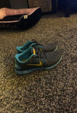Men’s running shoes