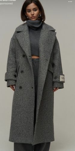 I'm selling this house, it's brand new, I bought size S but it's still big, I have it in beige, it's never been used
