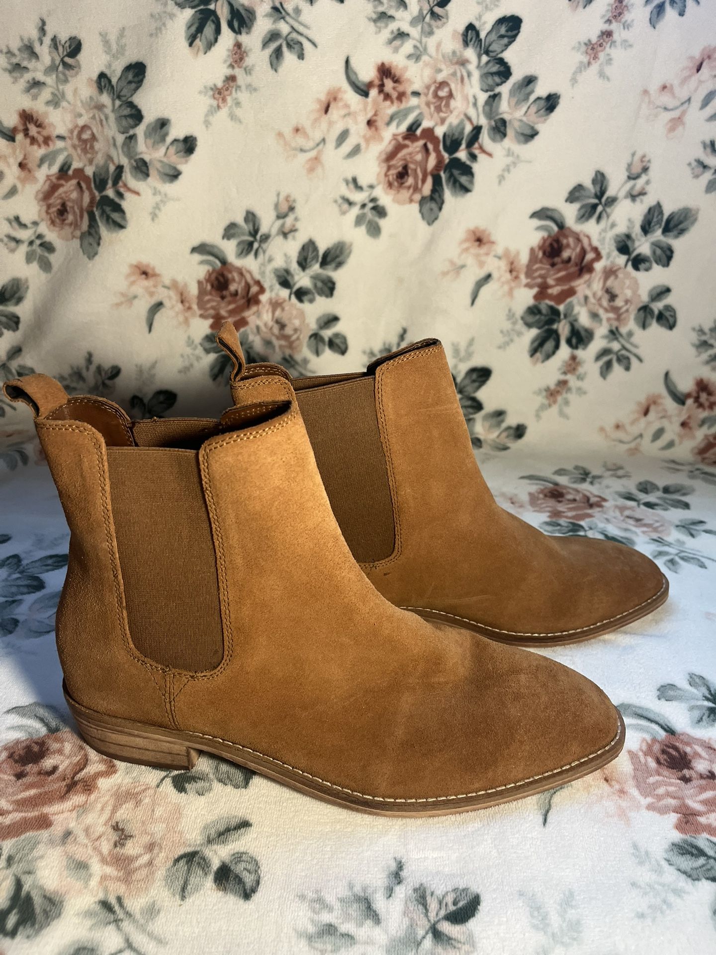 Urban Outfitters Chelsea Boots 